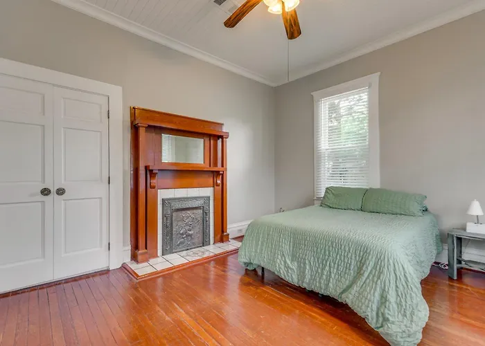 < 2 Mi To Dtwn Pensacola: Peaceful W/ Patio * Pensacola