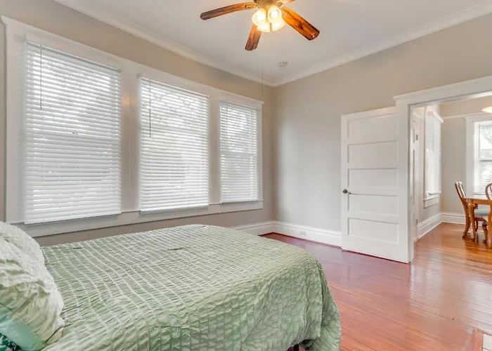 Holiday home < 2 Mi To Dtwn Pensacola: Peaceful W/ Patio