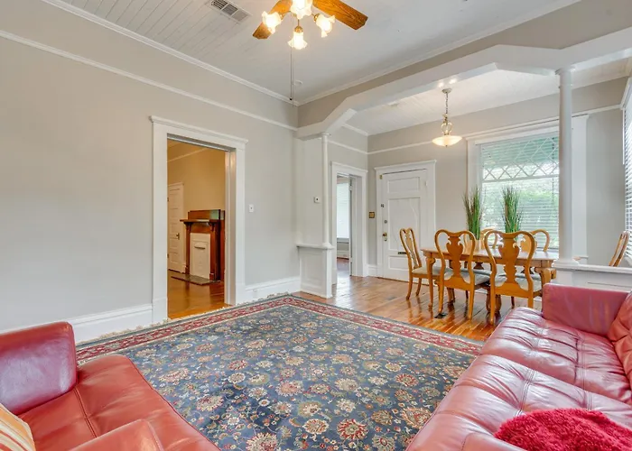 < 2 Mi To Dtwn Pensacola: Peaceful W/ Patio Holiday home *