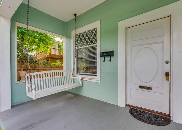 < 2 Mi To Dtwn Pensacola: Peaceful W/ Patio *