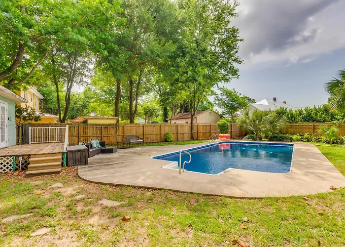 Holiday home < 2 Mi To Dtwn Pensacola: Peaceful W/ Patio Pensacola