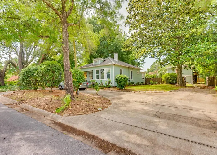 < 2 Mi To Dtwn Pensacola: Peaceful W/ Patio *