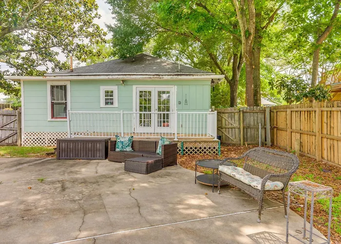 Holiday home < 2 Mi To Dtwn Pensacola: Peaceful W/ Patio *